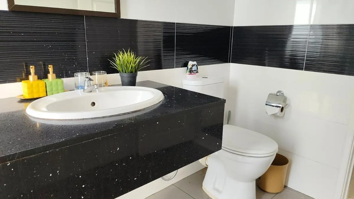 High-Rise Suite With View-Near Gurney & Gleneagles George Town Malaysia