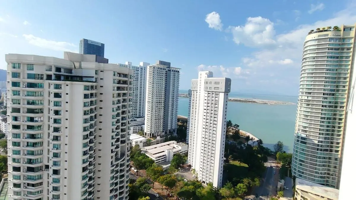 High-Rise Suite With View-Near Gurney & Gleneagles George Town Apartment
