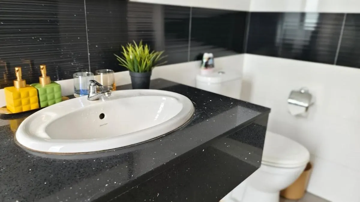 High-Rise Suite With View-Near Gurney & Gleneagles George Town 0*,