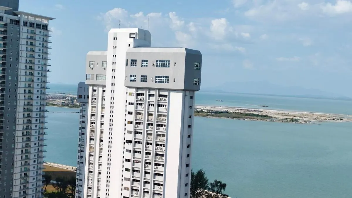 High-Rise Suite With View-Near Gurney & Gleneagles George Town