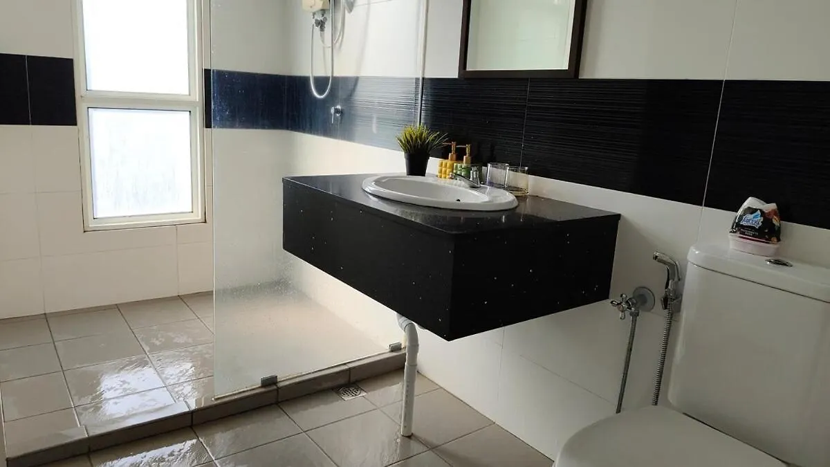 High-Rise Suite With View-Near Gurney & Gleneagles George Town