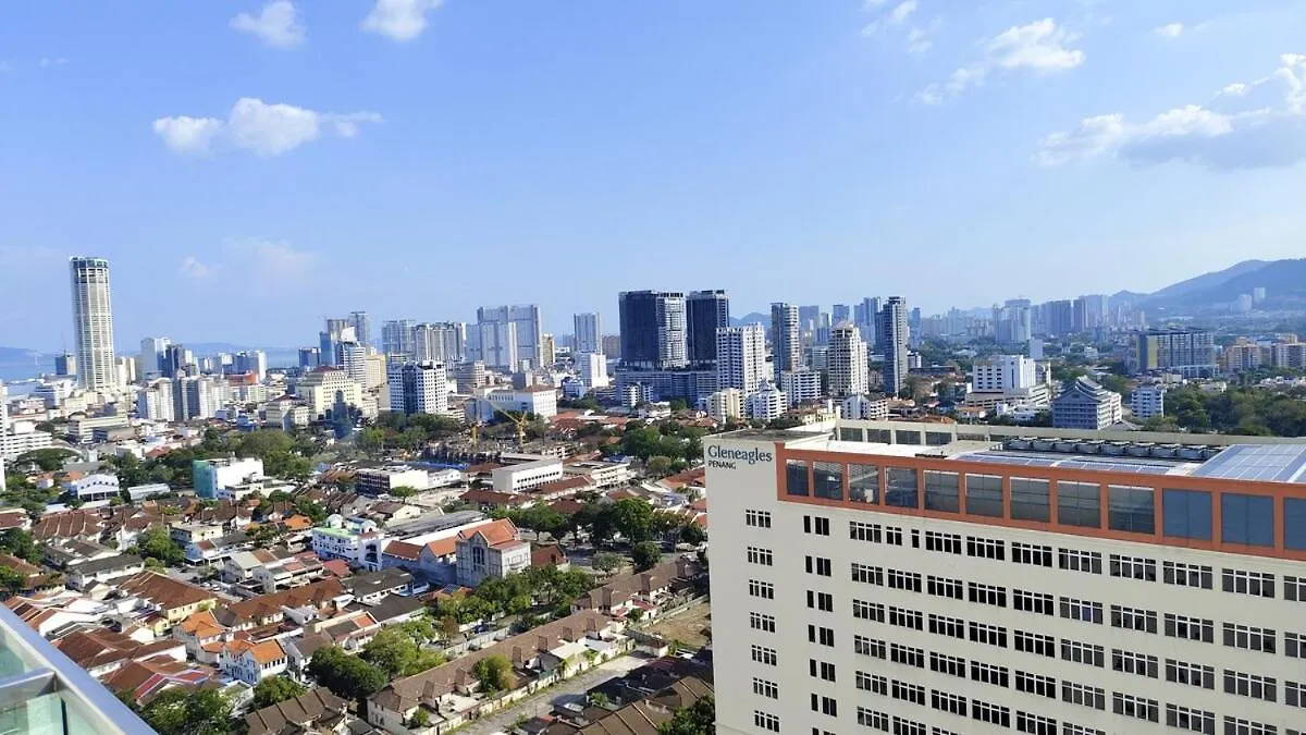 High-Rise Suite With View-Near Gurney & Gleneagles George Town Apartment