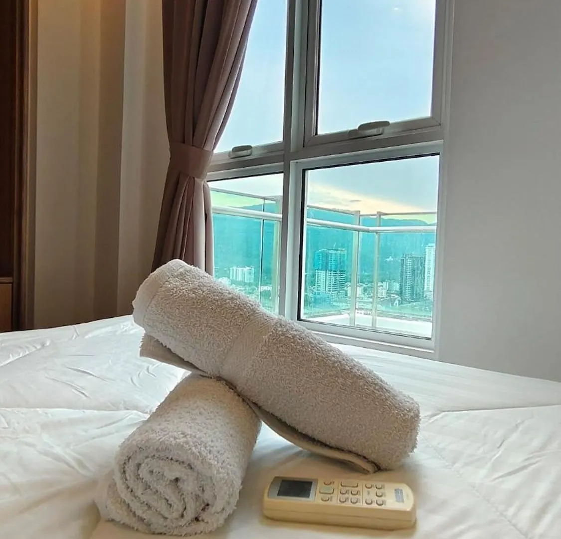 High-Rise Suite With View-Near Gurney & Gleneagles George Town Apartment