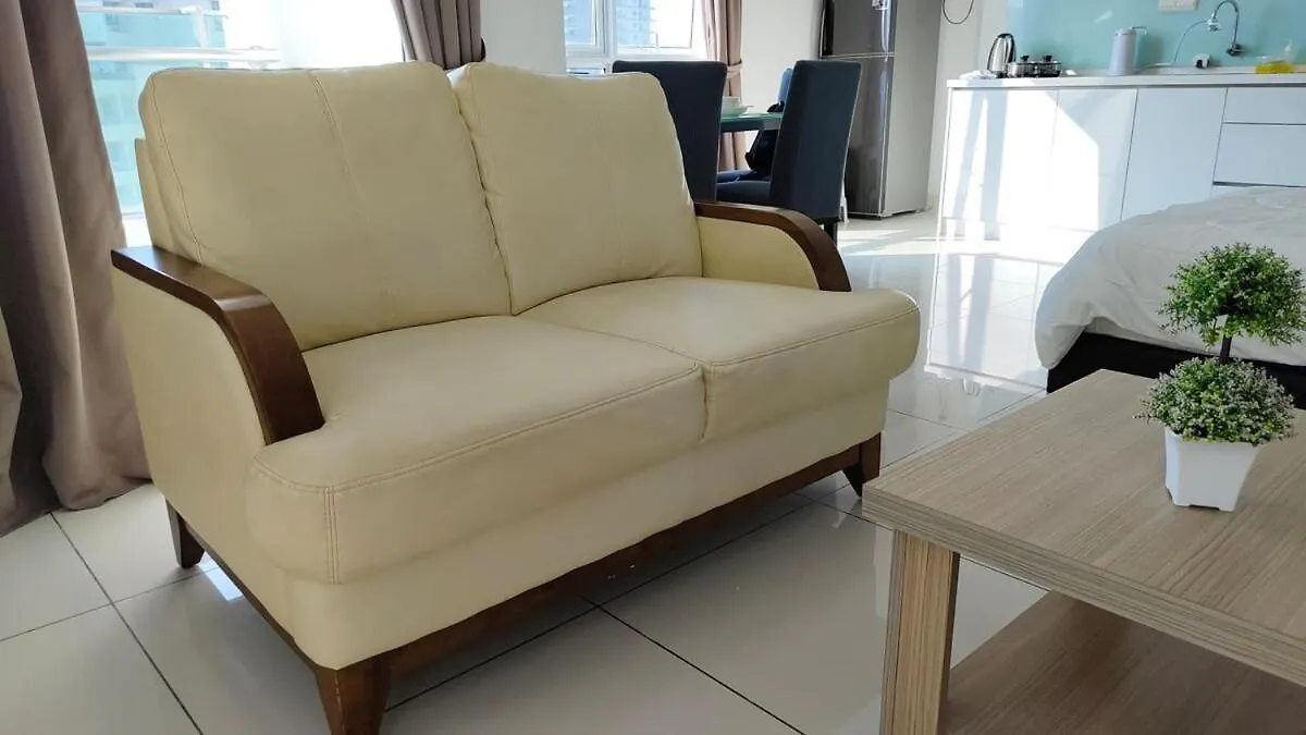 High-Rise Suite With View-Near Gurney & Gleneagles George Town Apartment
